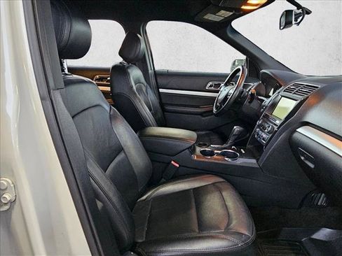 Used 2016 Ford Explorer XLT w/ Equipment Group 202A FWD image 16
