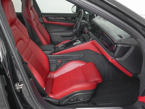 Used 2026 Porsche Panamera image 9