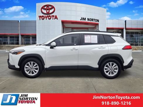 Used 2024 Toyota Corolla Cross LE FWD image 4