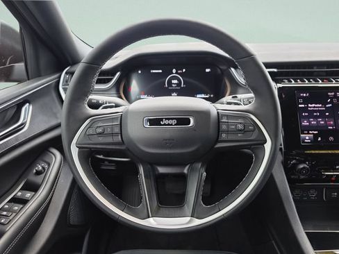 Certified 2025 Jeep Grand Cherokee Laredo X w/ Luxury Tech Group I RWD image 17