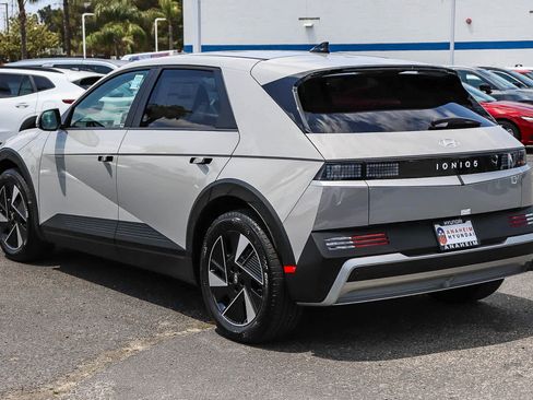 New 2026 Hyundai Ioniq 5 SE RWD image 8