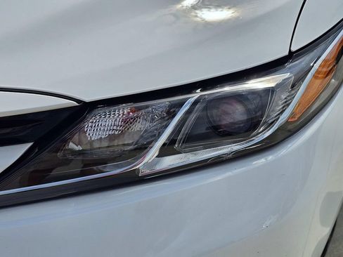 Used 2018 Toyota Camry LE FWD image 27