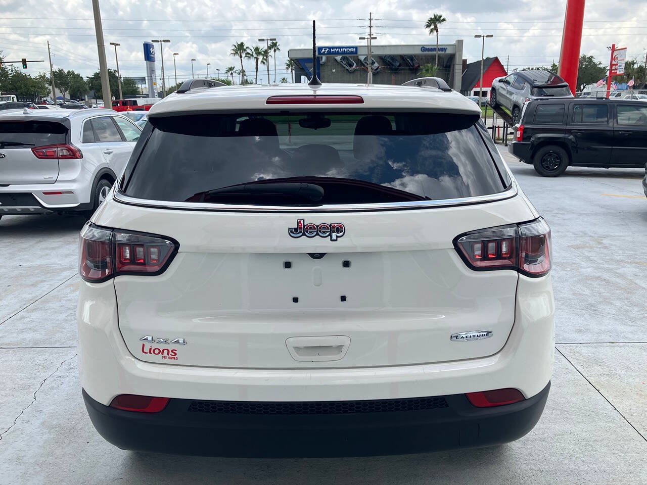 Used 2018 Jeep Compass Latitude w/ Popular Equipment Group AWD/4WD image 8