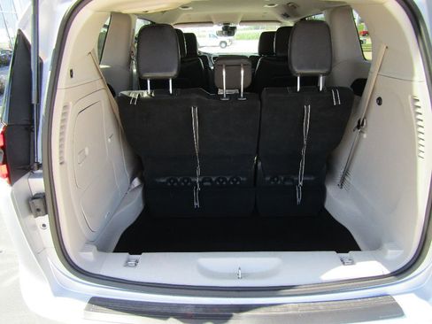 Used 2022 Chrysler Pacifica Touring-L image 24