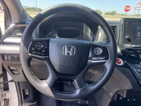 Used 2023 Honda Odyssey Touring image 17