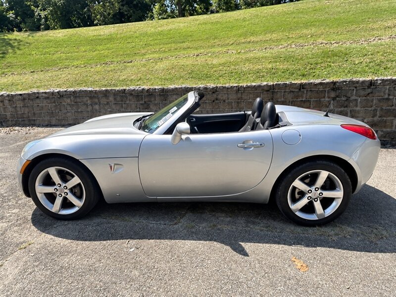 Used 2008 Pontiac Solstice Convertible w/ Premium Package RWD image 4
