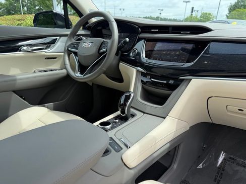 Used 2024 Cadillac XT6 Premium Luxury w/ Technology Package AWD/4WD image 28