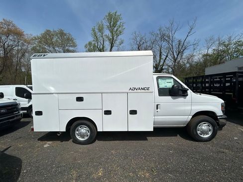 New 2027 Ford E-350 and Econoline 350 Super Duty w/ Power Equipment Group RWD image 4