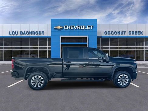 Used 2022 Chevrolet Silverado 2500 Custom w/ Custom Value Package image 9