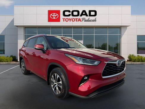 Used 2021 Toyota Highlander XLE AWD/4WD image 7