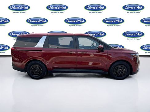 Used 2025 Kia Carnival FWD image 8