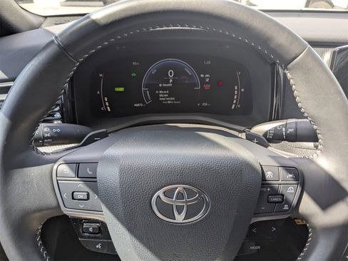 Used 2025 Toyota Camry SE image 28