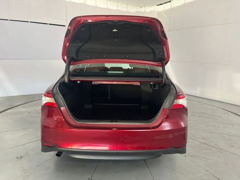 Used 2018 Toyota Camry LE image 13