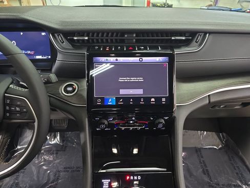 Certified 2023 Jeep Grand Cherokee Limited AWD/4WD image 20
