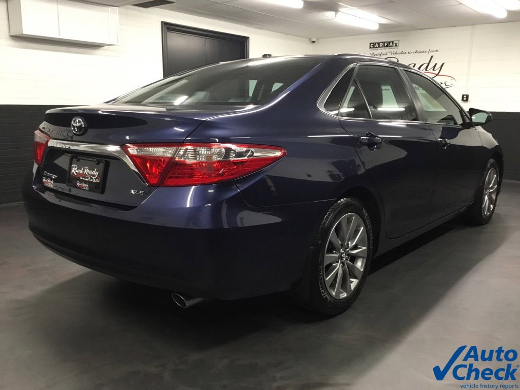 Used 2017 Toyota Camry XLE w/ Moonroof Package FWD image 11