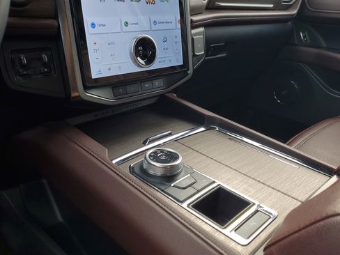 Used 2024 Ford Expedition Limited image 29