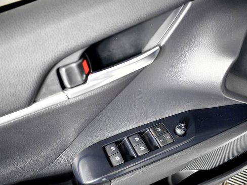 Used 2018 Toyota Camry LE image 15