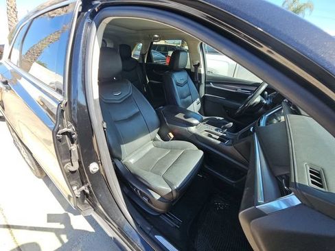 Used 2019 Cadillac XT5 Premium Luxury AWD/4WD image 6