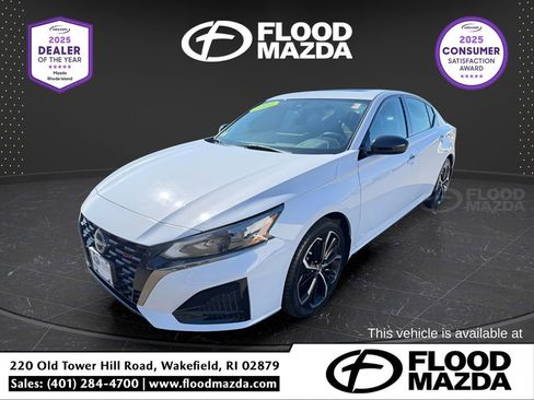 Used 2023 Nissan Altima 2.5 SR w/ SR Premium Package image 1