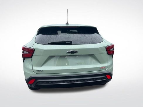 Used 2024 Chevrolet Trax RS w/ Sunroof Package FWD image 5