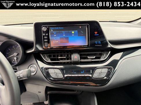 Used 2018 Toyota C-HR XLE FWD image 22
