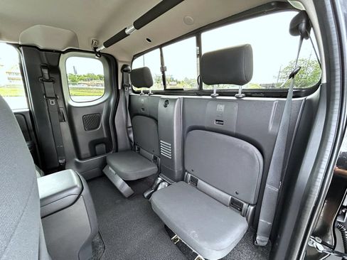 Used 2022 Nissan Frontier SV AWD/4WD image 20