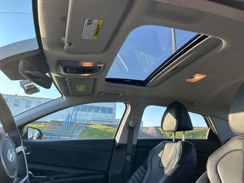 Used 2024 Hyundai Elantra Limited image 10