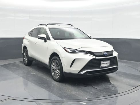 Used 2022 Toyota Venza XLE image 8