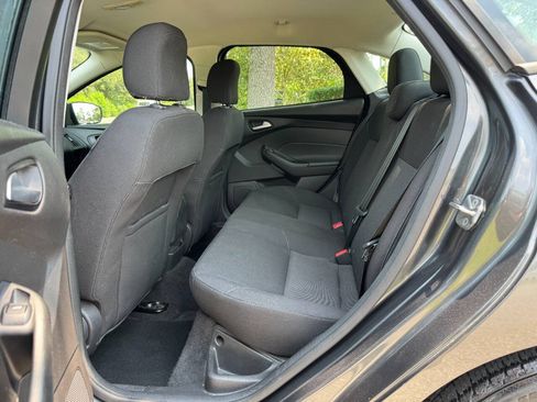 Used 2017 Ford Focus SE FWD image 12