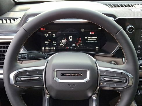 New 2026 GMC Canyon Denali image 13