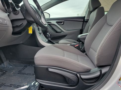 Used 2015 Hyundai Elantra SE image 16