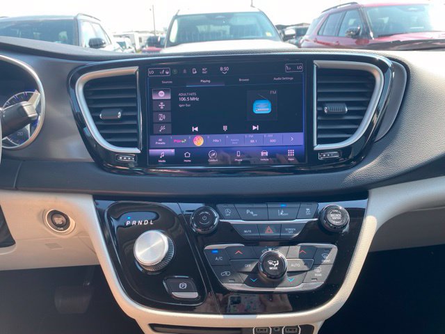 Used 2023 Chrysler Pacifica Touring-L FWD image 30