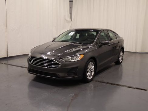 Used 2020 Ford Fusion SE image 5