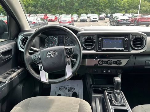 Used 2018 Toyota Tacoma SR5 RWD image 17
