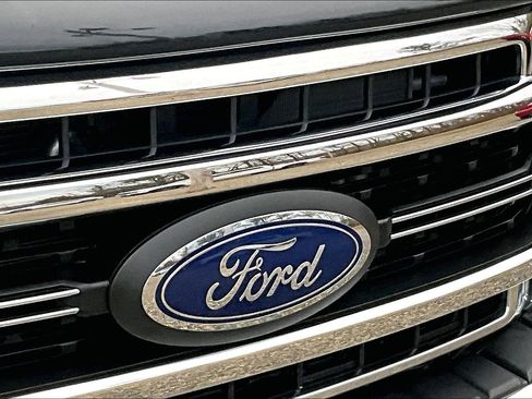 Certified 2022 Ford F350 Lariat w/ Lariat Ultimate Package image 28