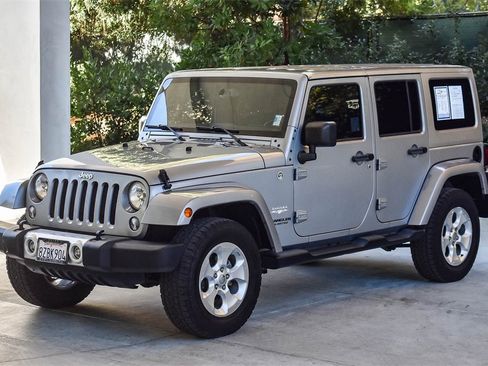 Used 2015 Jeep Wrangler Unlimited Sahara image 3