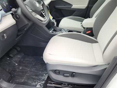 New 2025 Volkswagen Taos SE image 7