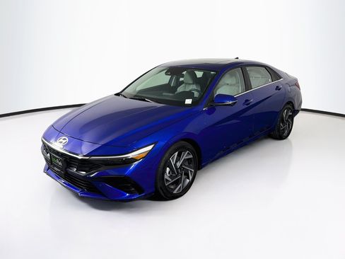 Used 2024 Hyundai Elantra Limited FWD image 3