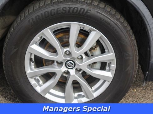 Used 2018 Nissan Rogue SV image 10