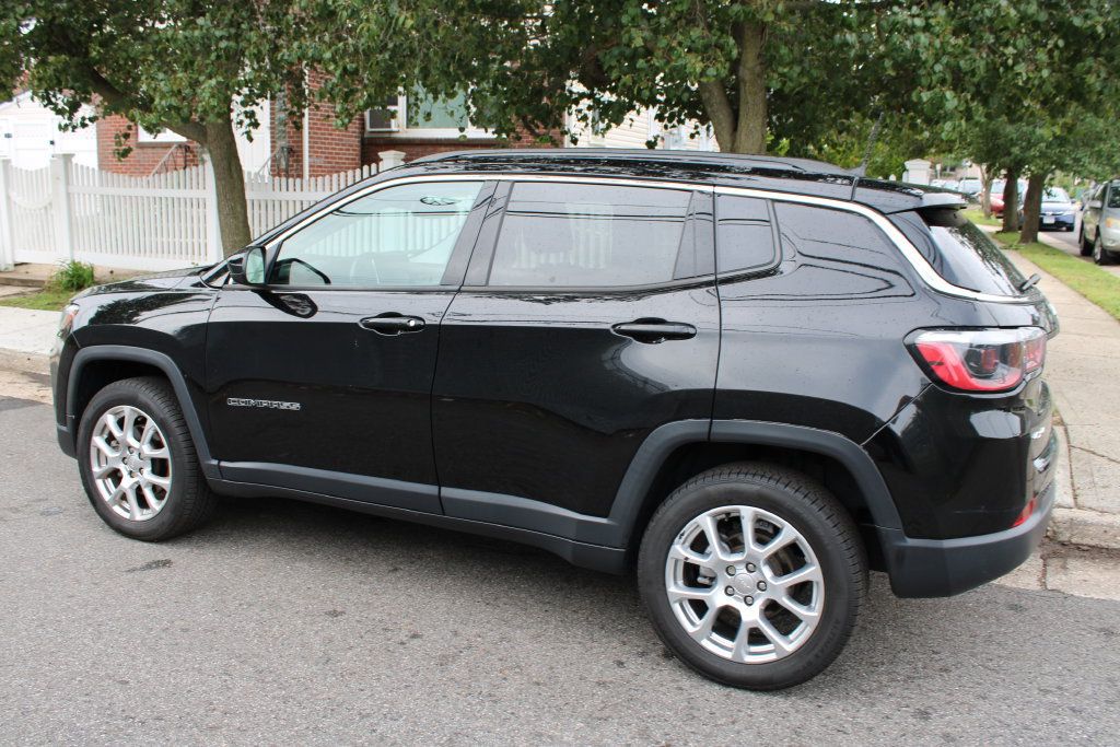 Used 2022 Jeep Compass Latitude w/ Sun and Sound Group AWD/4WD image 8
