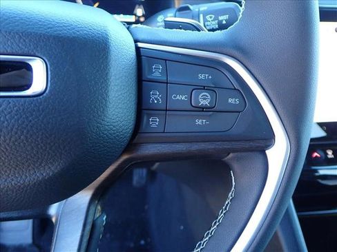 New 2026 Jeep Grand Cherokee Altitude image 17