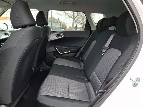 Used 2023 Kia Soul LX w/ LX Technology Package image 10