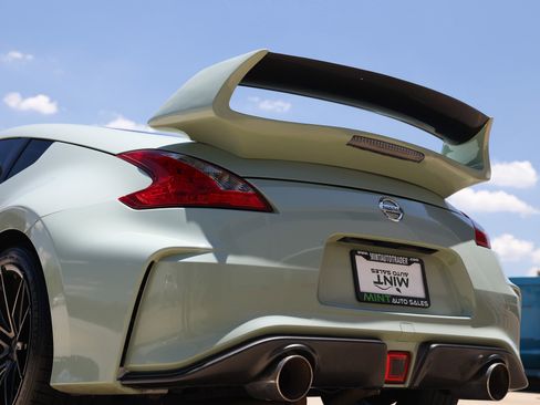 Used 2017 Nissan 370Z NISMO RWD image 40