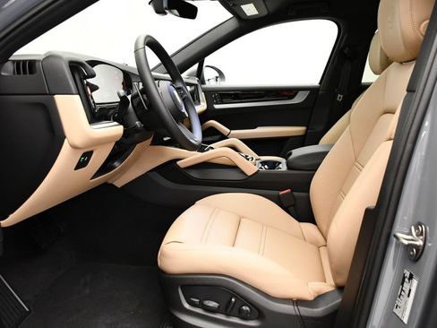 Certified 2026 Porsche Cayenne Coupe AWD/4WD image 5