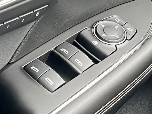 Used 2025 Buick Envision Sport Touring image 30