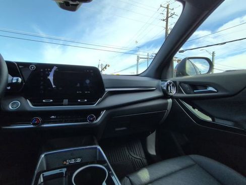 Certified 2025 Chevrolet Equinox LT w/ Convenience Package II image 3