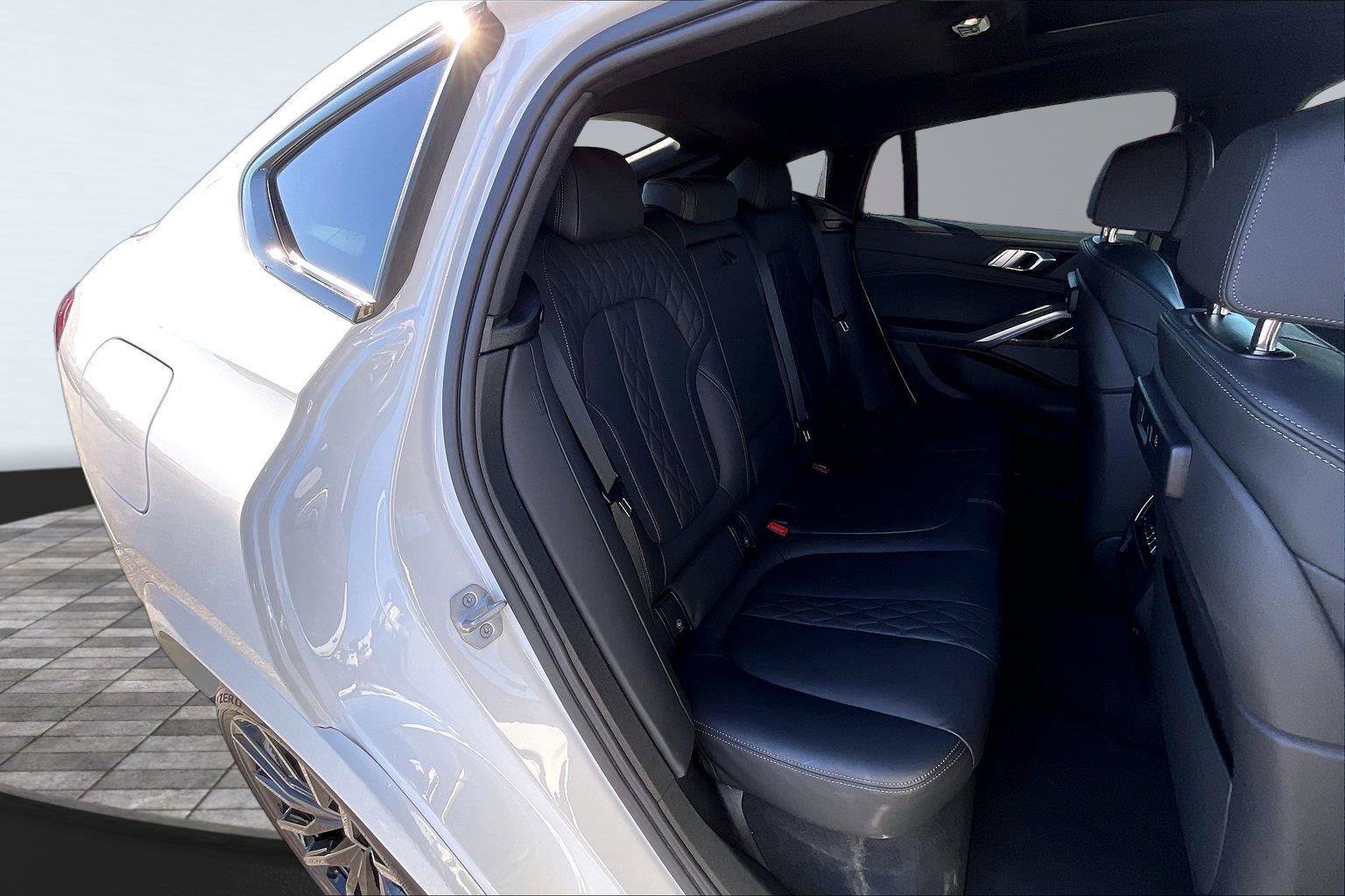 Used 2022 BMW X6 M50i AWD/4WD image 28