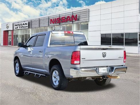 Used 2019 RAM 1500 Classic SLT w/ Luxury Group image 6