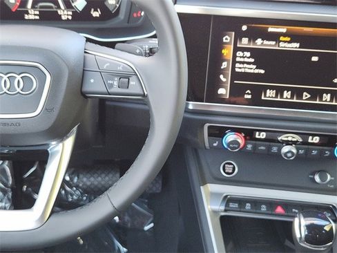 New 2025 Audi Q3 2.0T Premium image 28