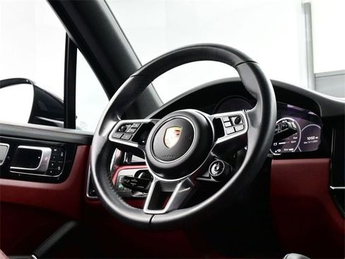 Used 2023 Porsche Cayenne Platinum Edition image 21